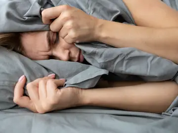 Los hábitos de sueño comunes que arruinan tu descanso, según un especialista Los hábitos de sueño comunes que arruinan tu descanso, según un especialista