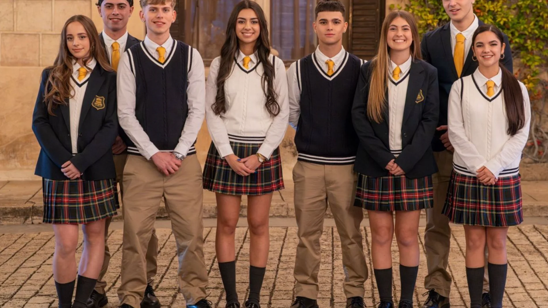 Protagonistas de 'Estúpido Cupido', primer microdrama de RTVE