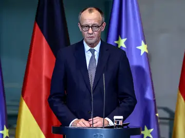 El canciller alemán, Friedrich Merz Berlin (Germany), 05/12/2025.- German Chancellor Friedrich Merz speaks during a press conference after the 48th session of the German parliament, the Bundestag, in Berlin, Germany, 05 December 2025. The Bundestag voted on the government's draft law to modernize the military service and passed the federal government's so-called pension package. (Alemania) EFE/EPA/FILIP SINGER