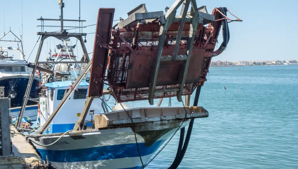 Un barco pesquero en Isla Cristina