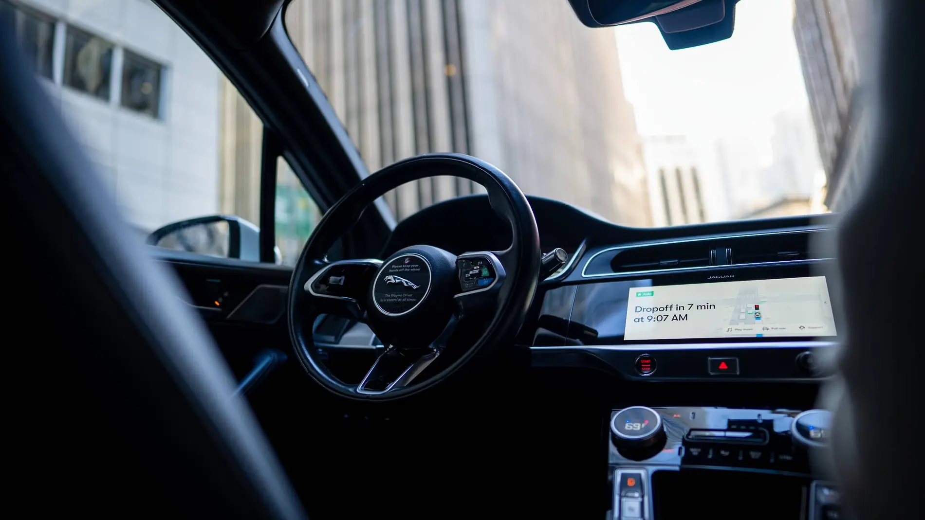 Interior de un coche de Waymo