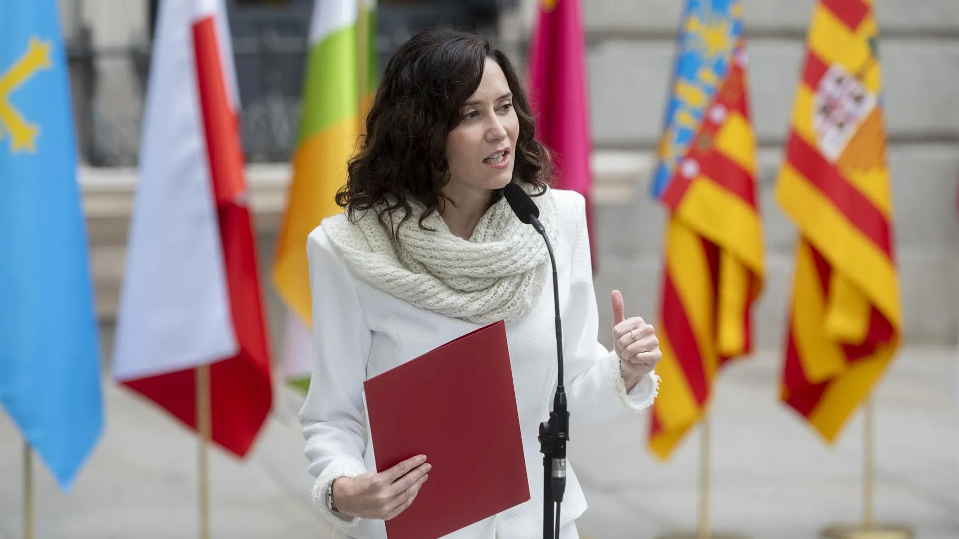 MADRID.-Ayuso reprende a Sánchez por "poner en tela de juicio" el sistema sanitario y a profesionales del Hospital de Torrejón