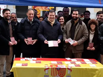 Mañueco reivindica el espíritu de la Transición y defiende que el PP es “la única fuerza comprometida” con la Constitución Mañueco reivindica el espíritu de la Transición y defiende que el PP es “la única fuerza comprometida” con la Constitución