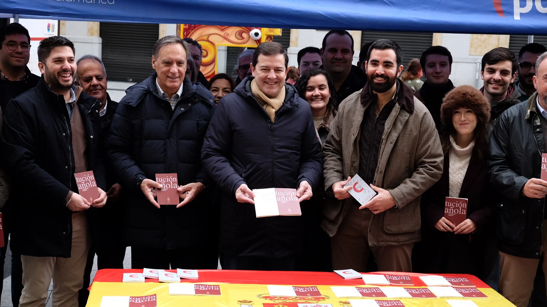 Mañueco reivindica el espíritu de la Transición y defiende que el PP es “la única fuerza comprometida” con la Constitución