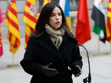 Acto institucional por el Día de la Constitución MADRID, 06/12/2025.- La portavoz de Vox en el Congreso, Pepa Millán, hace una declaración a la prensa tras el acto de izado de la bandera celebrado en el marco del acto institucional por el Día de la Constitución, este sábado, en Madrid. EFE/Chema Moya