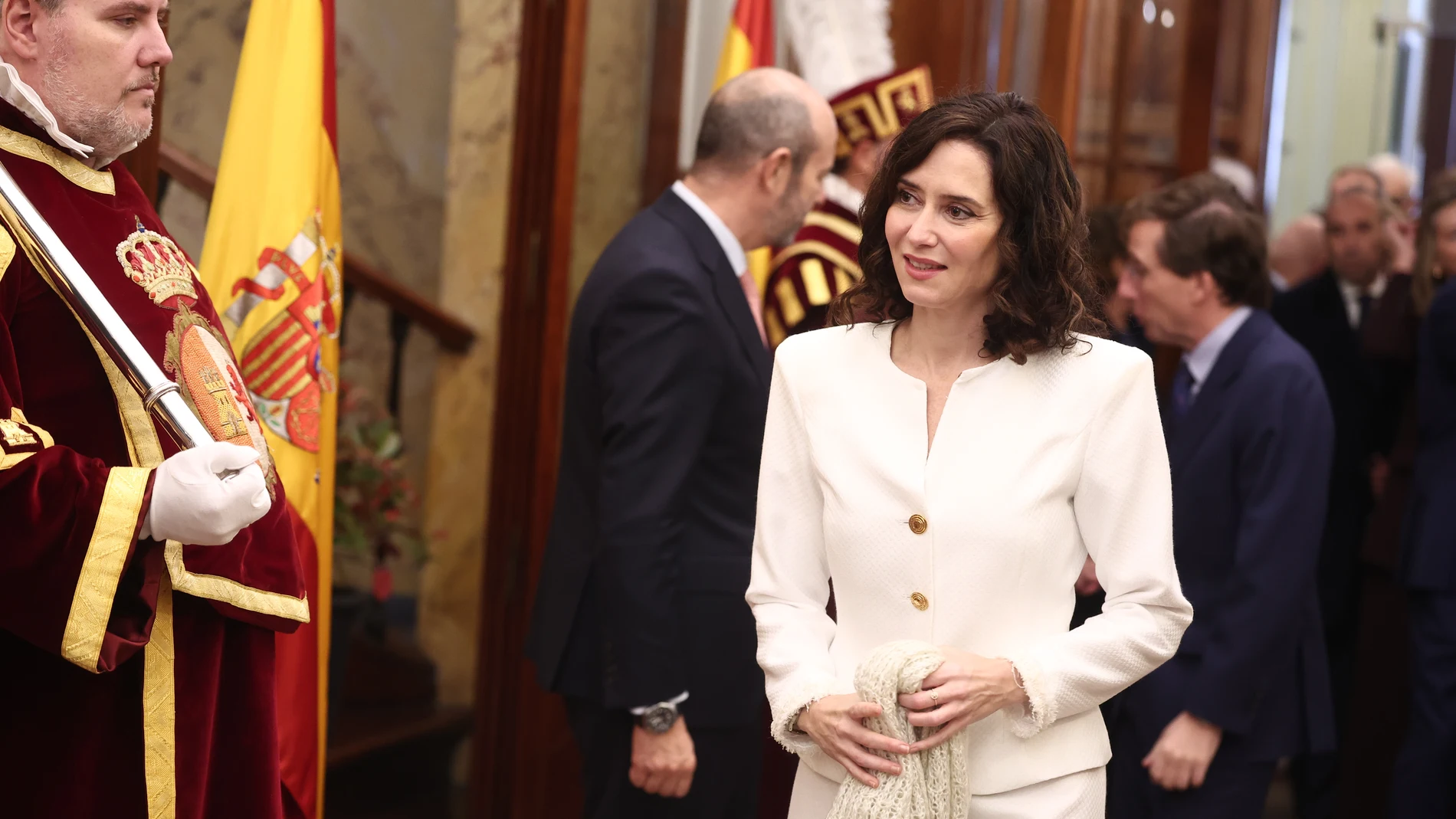 El presidente del Senado, Pedro Rollán, y la presidenta del Congreso, Francina Armengol, saludan a la presidenta de la Comunidad de Madrid, Isabel Díaz Ayuso, durante el acto institucional por el Día de la Constitución, en el Congreso de los Diputados, a 6 de diciembre de 2025, en Madrid (España). Las Cortes Generales conmemoran el 47º aniversario de la aprobación de la Constitución con un acto institucional en el Salón de Pasos Perdidos. El acto ha estado marcado por la intensa situación pol...