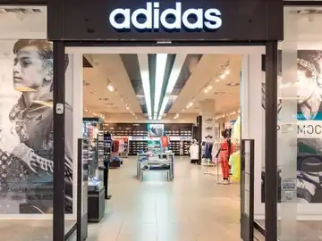 Si quieres unas Adidas fáciles de llevar a diario, estas son una de las opciones más equilibradas que he visto últimamente adidas Hombre VL Court