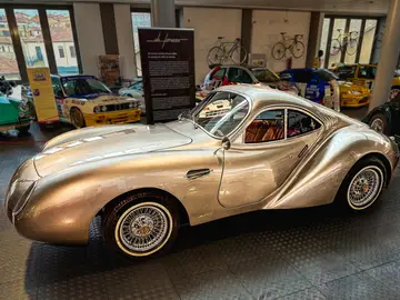 El espectacular automóvil artesanal español que se puede ver en el Museo de la Automoción El espectacular automóvil artesanal español que se puede ver en el Museo de la Automoción