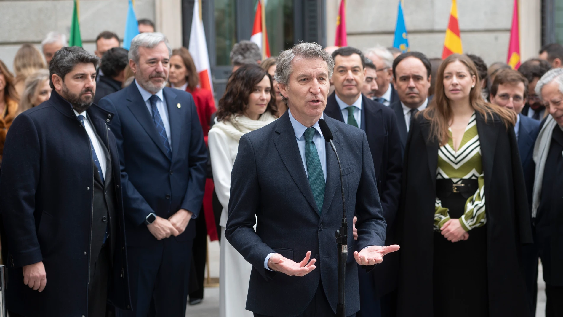 El presidente del PP, Alberto Núñez Feijóo, durante el acto institucional por el Día de la Constitución, en el Congreso de los Diputados, a 6 de diciembre de 2025, en Madrid (España). Las Cortes Generales conmemoran el 47º aniversario de la aprobación de la Constitución con un acto institucional en el Salón de Pasos Perdidos. El acto ha estado marcado por la intensa situación política y judicial del momento, incluida la condena al ex fiscal general y la entrada en prisión del exministro de Tr...
