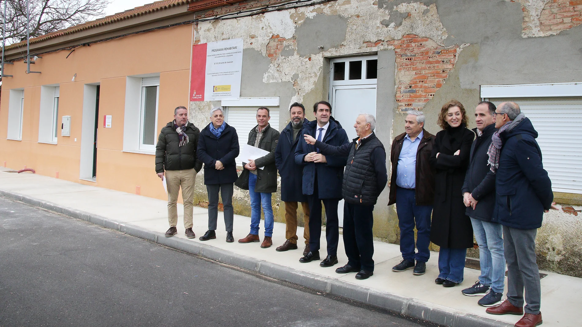 Suárez-Quiñones visita una de las viviendas rehabilitadas en León