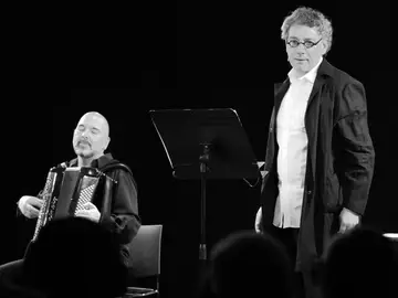 Recital poético-musical de Cuco Pérez y Juan Carlos Mestre Recital poético-musical de Cuco Pérez y Juan Carlos Mestre