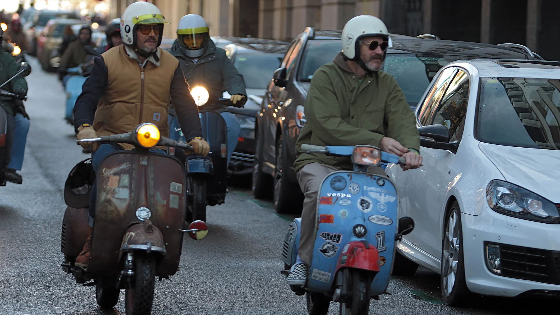 La 'Scooter Run' recorre las calles de León como cita ineludible del Purple Weekend