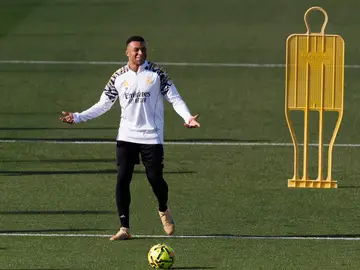 Mbappé, este sábado en el entrenamiento del Real Madrid MADRID, 06/12/2025.- El delantero francés del Real Madrid Kylian Mbappé durante el entrenamiento realizado este sábado en la Ciudad Deportiva de Valdebebas de cara al partido de Liga que disputa mañana domingo ante el Celta de Vigo. EFE/Sergio Pérez
