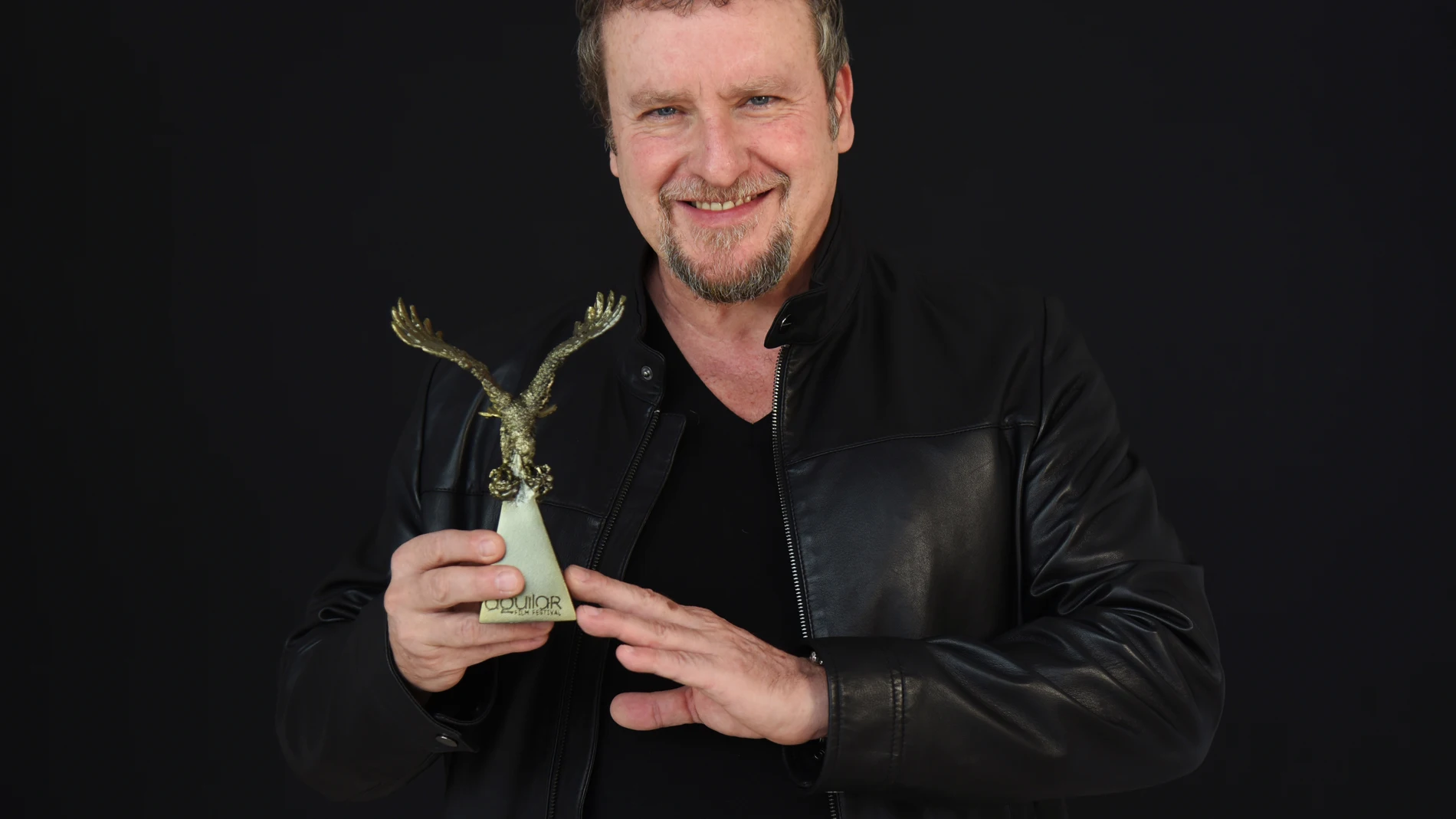 Fernando Cayo recibe el Águila de Oro del Aguilar Film