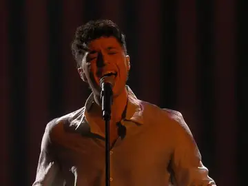 Tinho durante su actuación en la Gala 12 que le otorga el pase a la final de 'Operación Triunfo 2025' Tinho durante su actuación en la Gala 12 que le otorga el pase a la final de 'Operación Triunfo 2025'