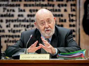 Tezanos comparece ante la Comisión de Investigación sobre la gestión del CIS El Gobierno riega con 2 millones más al CIS de Tezanos para financiar nuevas encuestas
