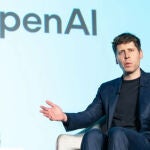 Sam Altman, CEO de OpenAI, acelera el lanzamiento de GPT-5,2 para competir con Gemini 3