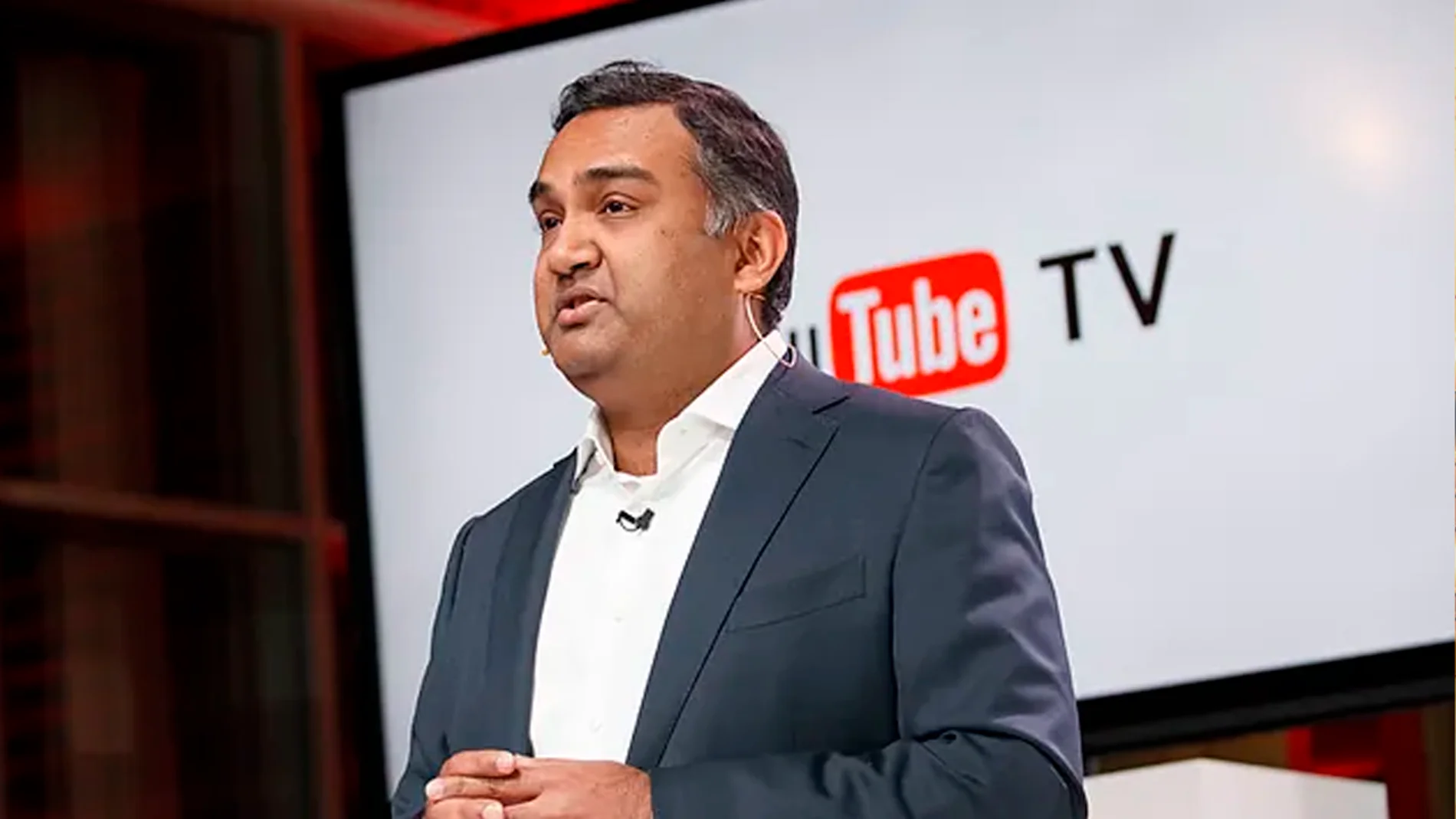Neal Mohan, CEO de YouTube, sigue defendiendo a la IA en contra de los usuarios: "Permitirá una nueva clase de creadores"