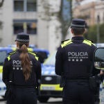 Agentes de la Guardia Urbana durante la presentaci&oacute;n de los nuevos veh&iacute;culos del cuerpo policial
