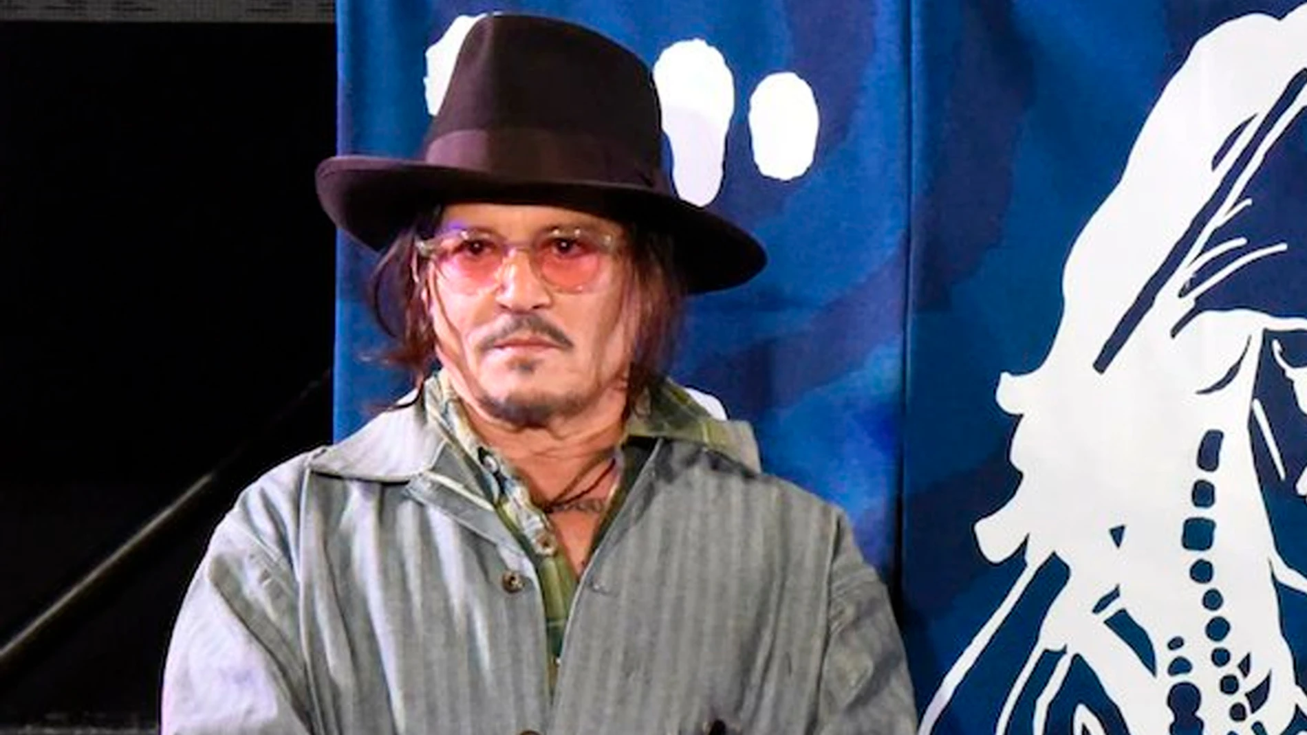 Johnny Depp aparece con una ilustración de Jack Sparrow hecha por el creador de One Piece