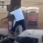 Un hombre an&oacute;nimo se lanza contra uno de los tiradores de la playa de Bondi en Sidney