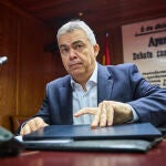 El exdiputado socialista Santos Cerd&aacute;n a su llegada al Senado este mi&eacute;rcoles para su comparecencia en la comis