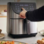 Con sus 7 litros de capacidad podrás cocinar para varias personas a la vez Con sus 7 litros de capacidad podrás cocinar para varias personas a la vez