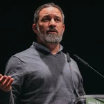 Santiago Abascal en un mitin de Vox en Plasencia.