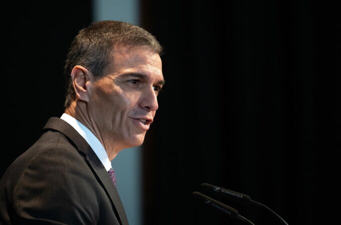 Sánchez se mantiene entre los cuatro líderes globales peor valorados tras su defensa de Venezuela