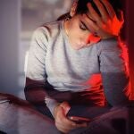 Quedarse fuera del chat grupal: la exclusi&oacute;n digital como forma silenciosa de rechazo entre adolescentes