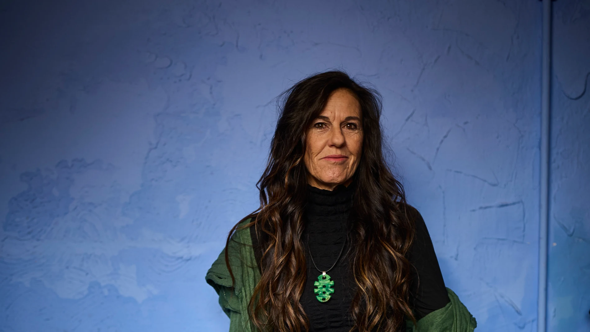 Entrevista con la ceramista Marta Lorca. Realiza un trabajo orgánico y estrechamente ligado con la naturaleza. Sus formas y colores tienen como fuente de inspiración el mar o la propia tierra. Crea piezas únicas, vajillas escultóricas con barro.© Alberto R. Roldán / Diario La Razón19 12 2025