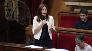 La consellera de Educaci&oacute;n, Esther Niub&oacute;, en un pleno del Parlament