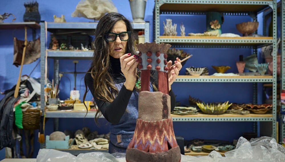Entrevista con la ceramista Marta Lorca. Realiza un trabajo orgánico y estrechamente ligado con la naturaleza.
