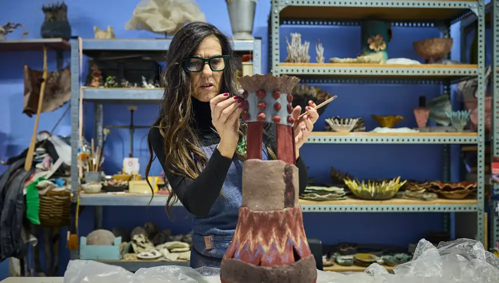 Entrevista con la ceramista Marta Lorca. Realiza un trabajo orgánico y estrechamente ligado con la naturaleza.