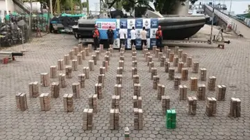 El narcotráfico sufre uno de sus mayores golpes con 18 toneladas de cocaína incautadas cerca de Canarias El narcotráfico sufre uno de sus mayores golpes con 18 toneladas de cocaína incautadas cerca de Canarias