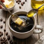 El caf&eacute; con mantequilla o con aceite, dos tendencias que sorprenden