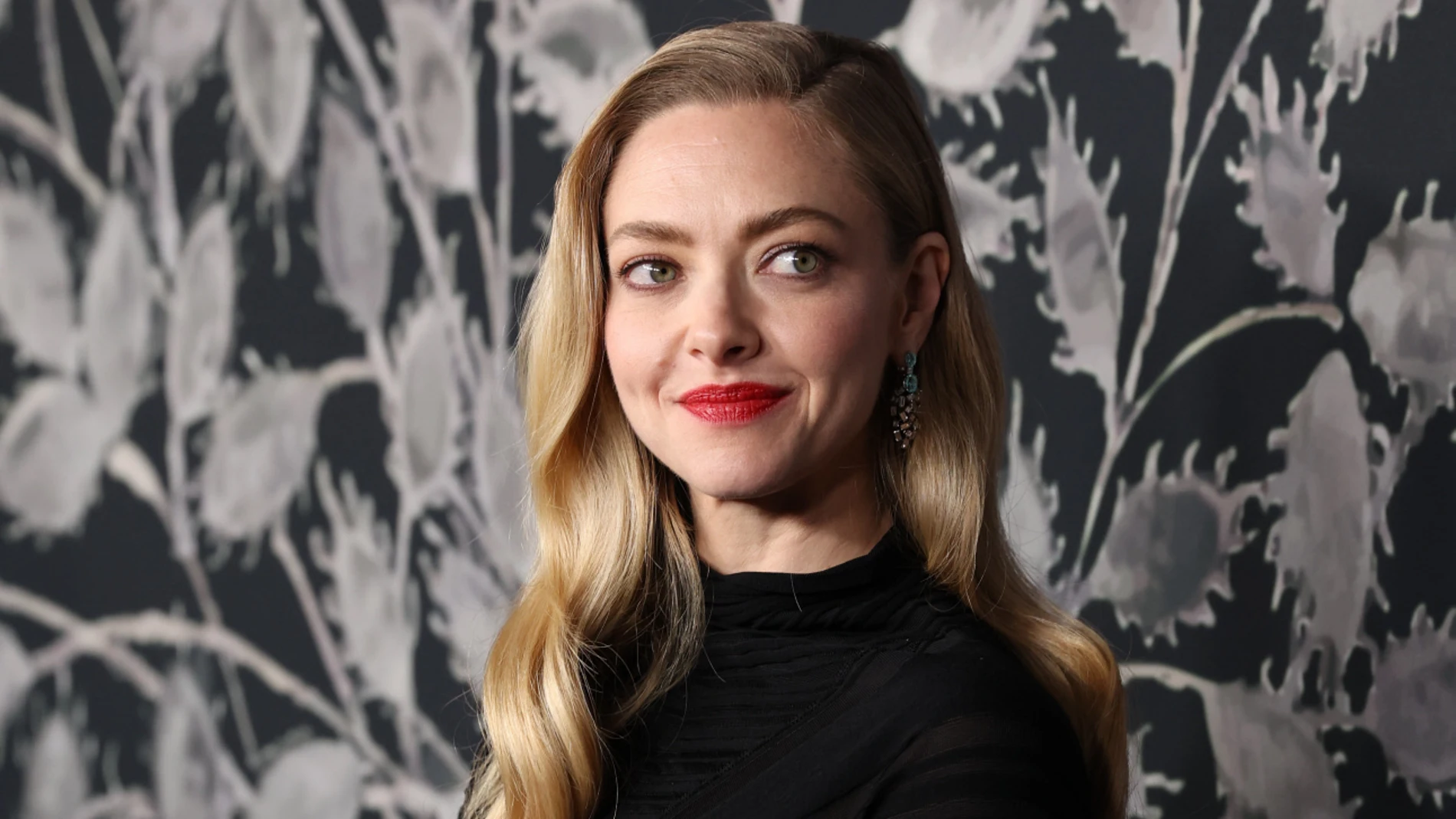 Amanda Seyfried con el peinado de Nochevieja perfecto.
