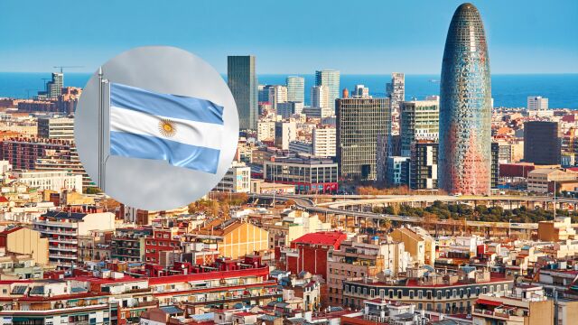 Imagen de Barcelona junto a una bandera de Argentina