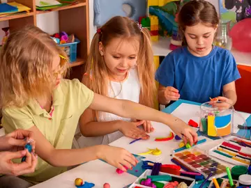 En el entorno escolar es útil evitar comparaciones entre niños En el entorno escolar es útil evitar comparaciones entre niños