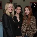 Dakota Fanning, Kristen Stewart y Emma Roberts con piel radiante.