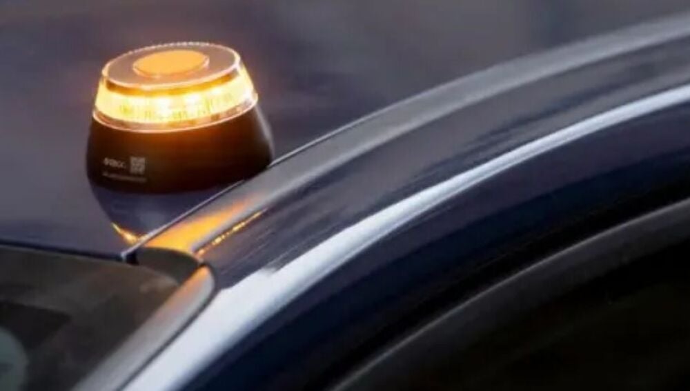 A partir de ahora muchos conductores se van a llevar una sorpresa: si no llevas esta baliza V16 homologada, te arriesgas a multa cuando empiecen los controles