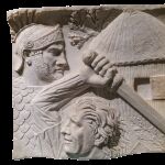 Soldado romano y guerrero germano, fragmento del relieve del gran friso del Foro Trajano Soldado romano y guerrero germano, fragmento del relieve del gran friso del Foro Trajano