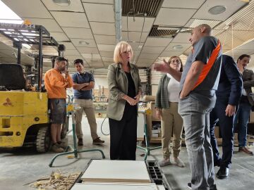 Leticia Garc&iacute;a visita un centro de trabajo en &Aacute;vila