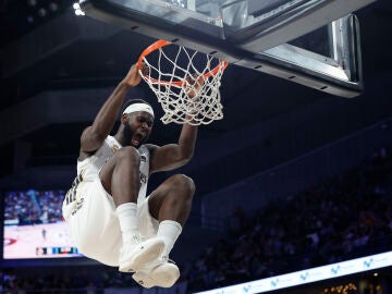 Garuba se cuelga del aro malague&ntilde;o en plena remontada del Madrid