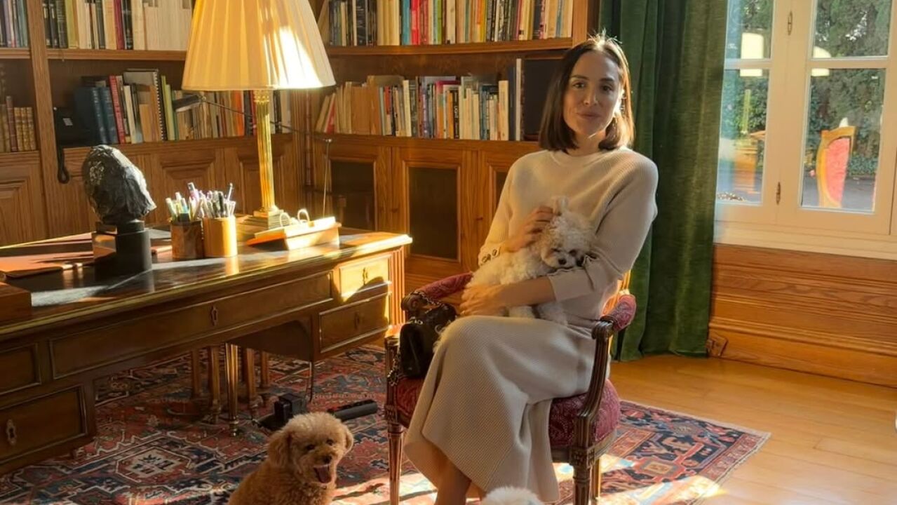 Así empieza Tamara Falcó 2026 en casa: conjunto de punto, bailarinas y el look más elegante del día de Año Nuevo