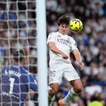 Gonzalo cabecea en la jugada de su primer gol al Betis