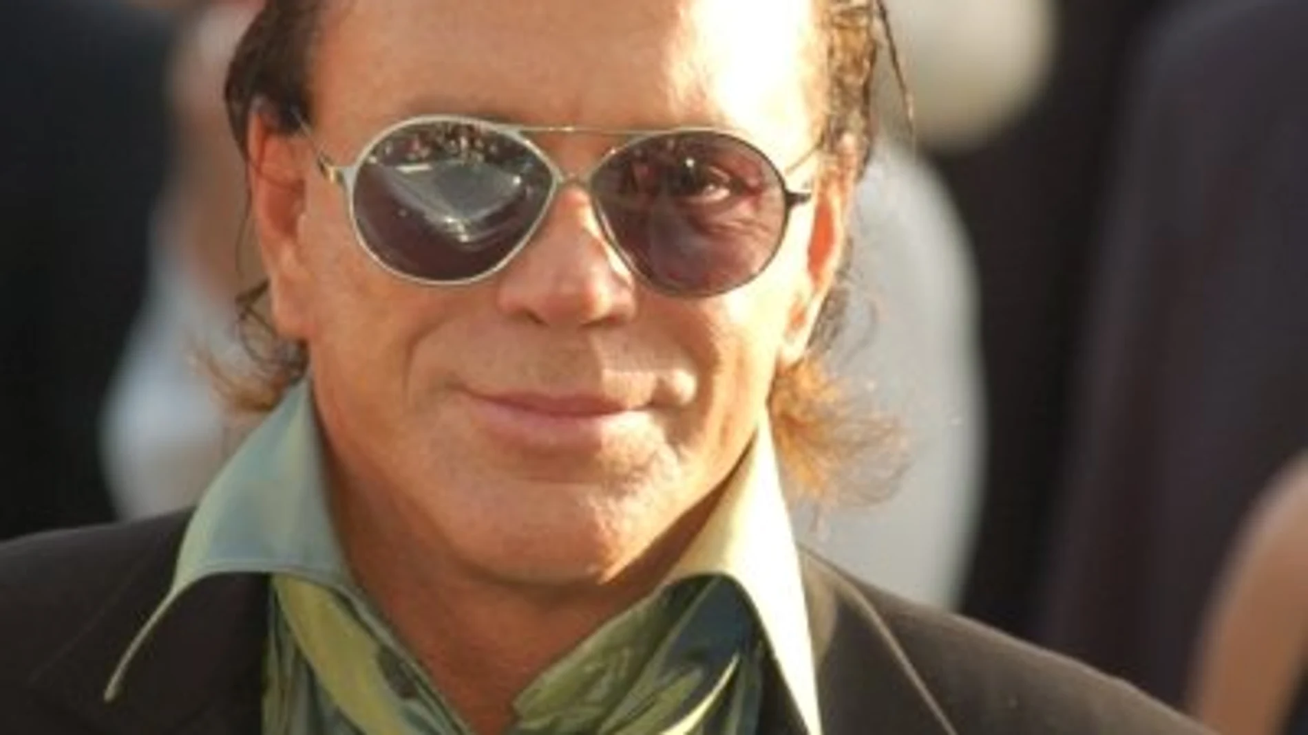 Mickey Rourke lanza una campaña para recaudar fondos y evitar ser ...