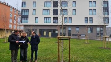 Torrelavega planta 39 &aacute;rboles aut&oacute;ctonos y flores en el entorno del Centro de Acogida para crear un bosque urbano