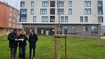 Torrelavega planta 39 árboles autóctonos y flores en el entorno del Centro de Acogida para crear un bosque urbano Torrelavega planta 39 árboles autóctonos y flores en el entorno del Centro de Acogida para crear un bosque urbano