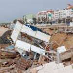 Destrozos en el paseo mar&iacute;timo de Matalasca&ntilde;as tras el temporal